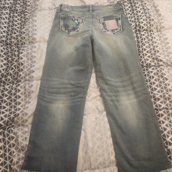 This is some stuff . I took a picture of a list . I rent a store unit come see i - Picture 3 of 16